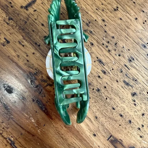 Anthropologie super cute Seahorse hair clip new without tags - Picture 4 of 5